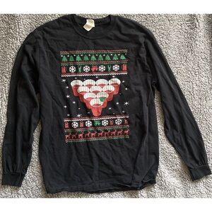 Gildan Men’s Medium Christmas Holiday Beer Pong Festive Black Long Sleeve Shirt.